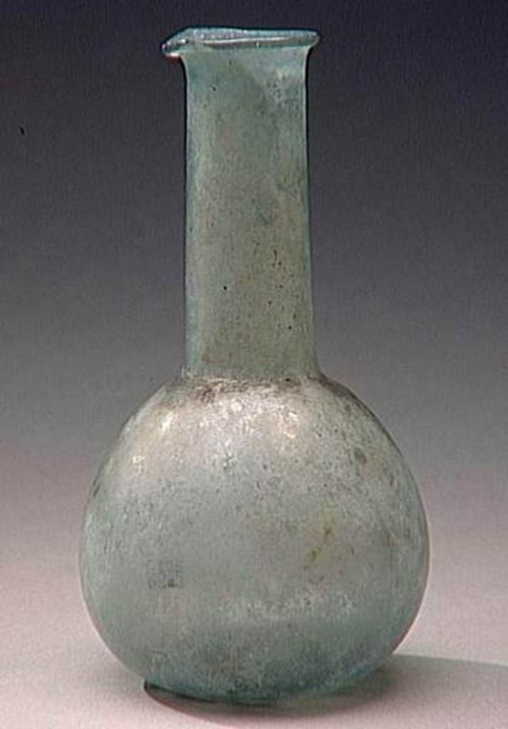 VI.9.1 Glass perfume bottle. Height 0.170m. OA 1832 Balsamaire, musée Condé, photo RMN © R.G. Ojeda