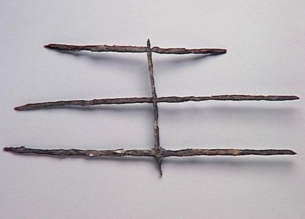 VI.9.1 Three iron bars linked by a cross piece, probably from one of the windows. Length maximum 0.66m. OA 1830 Barreaux, musée Condé, photo RMN © R.G. Ojeda