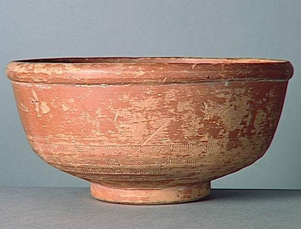 VI.9.1 Clay bowl with pattern. Height 0.11m, diameter 0.215m. OA 1843 Coupe, musée Condé, photo RMN © R.G. Ojeda
