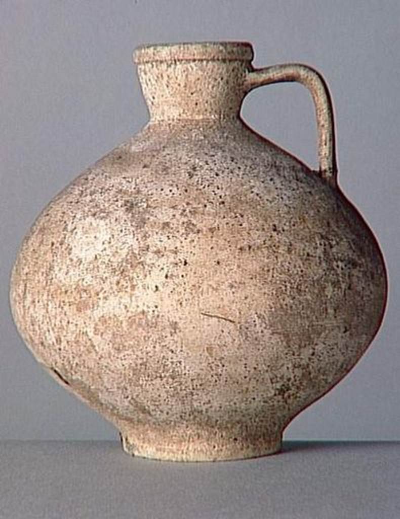 VI.9.1 Clay jug. OA 1845 Cruche, musée Condé, photo RMN © R.G. Ojeda