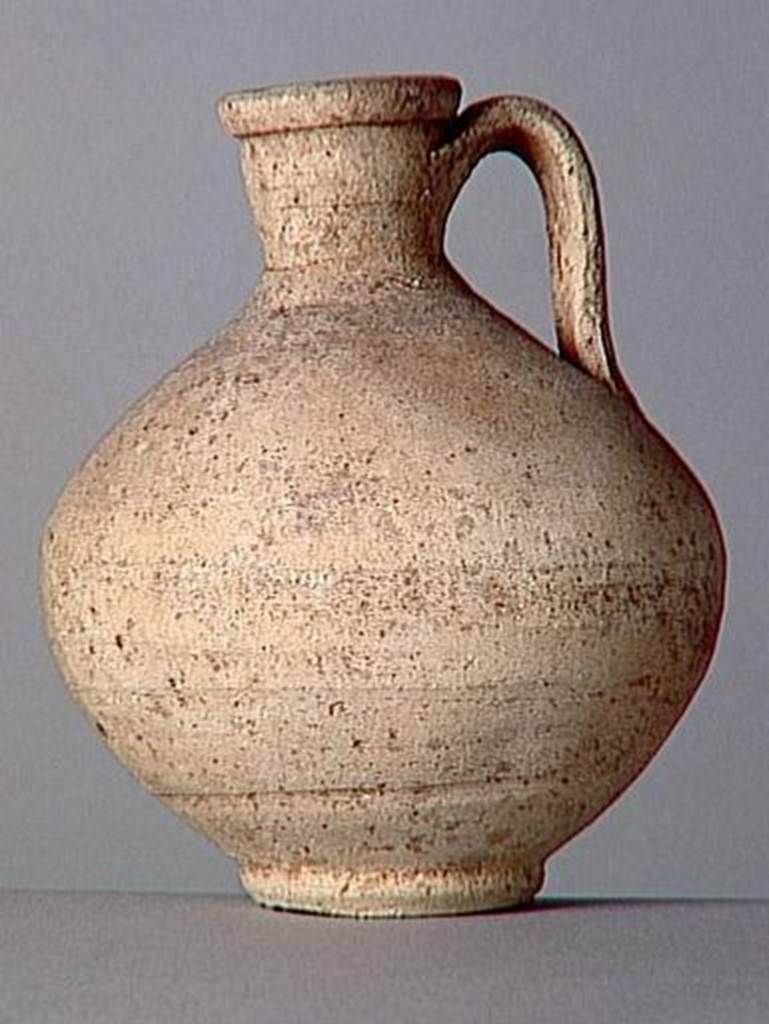 VI.9.1 Clay jug. OA 1847 Cruche, musée Condé, photo RMN © R.G. Ojeda