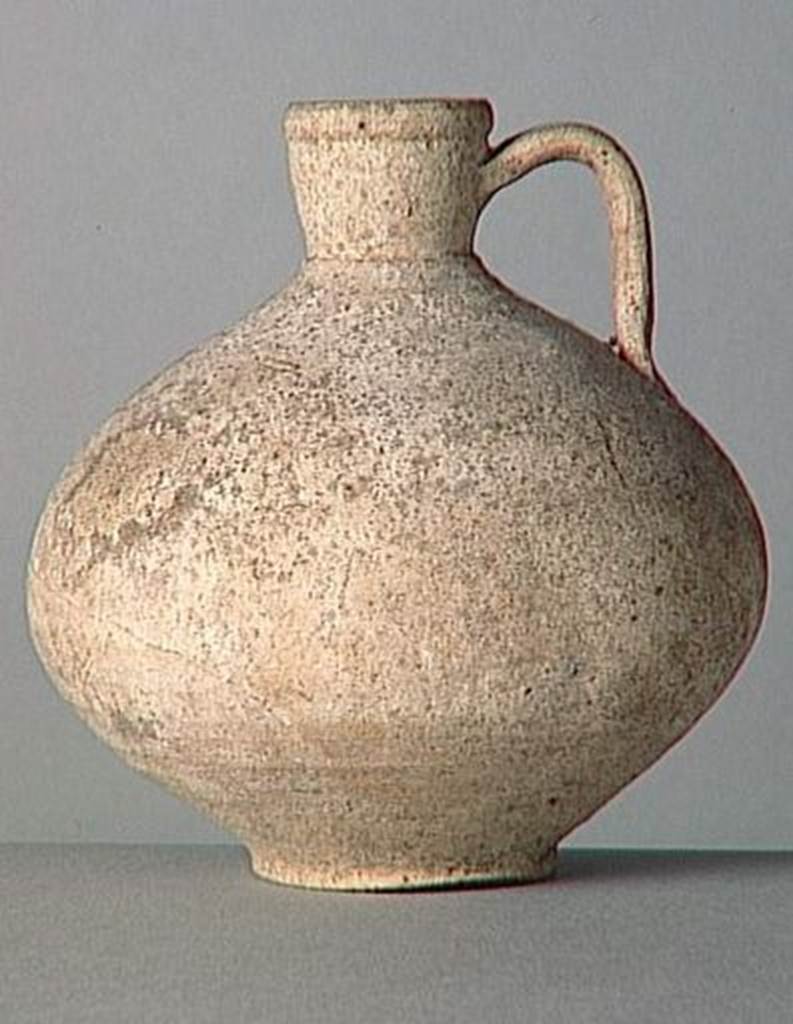 VI.9.1 Clay jug. OA 1852 Cruche, musée Condé, photo RMN © R.G. Ojeda