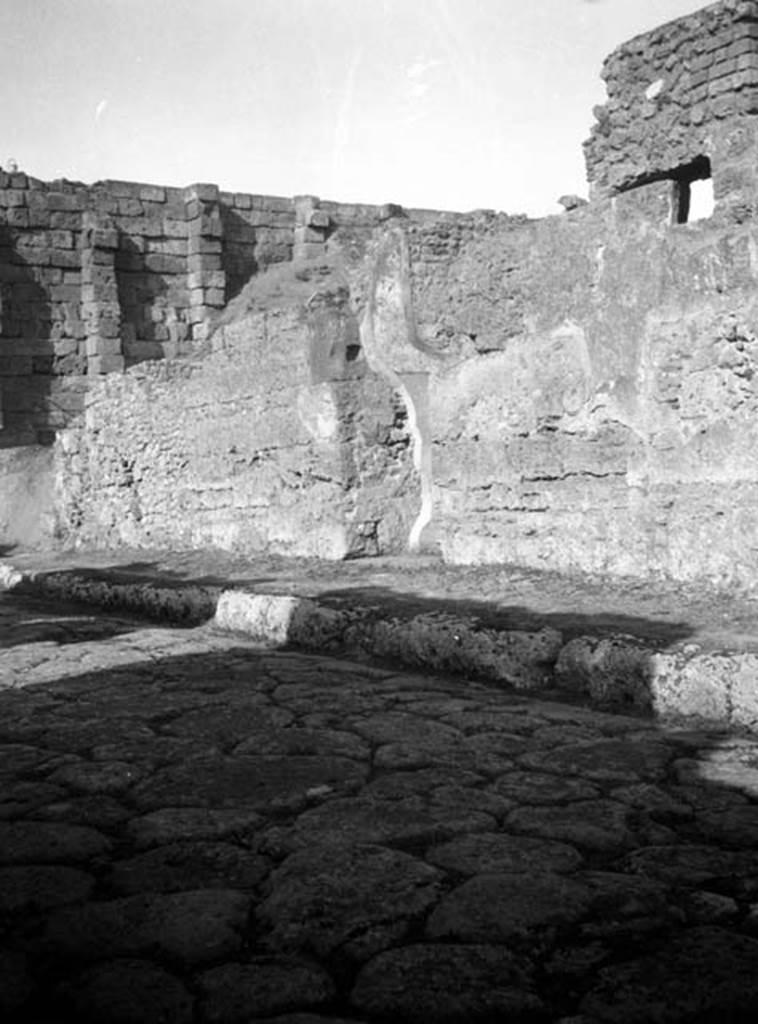 231755 Bestand-D-DAI-ROM-W.627.jpg
VI.9.1 Pompeii. W627. Looking north-east towards façade on Via Mercurio. Looking towards the entrance doorway and north wall of fauces. On the left of the doorway, a square hole in the wall for fixing a bar to barrier the door, could be seen.
Photo by Tatiana Warscher. With kind permission of DAI Rome, whose copyright it remains.
See http://arachne.uni-koeln.de/item/marbilderbestand/231755