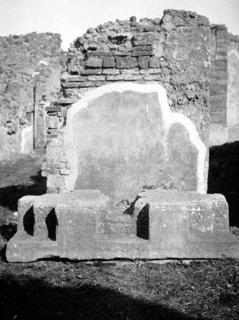 231223 Bestand-D-DAI-ROM-W.632.jpg
6.9.1Pompeii. W632. Looking east across atrium towards base of arca, or money chest.
Photo by Tatiana Warscher. With kind permission of DAI Rome, whose copyright it remains.
See http://arachne.uni-koeln.de/item/marbilderbestand/231223
