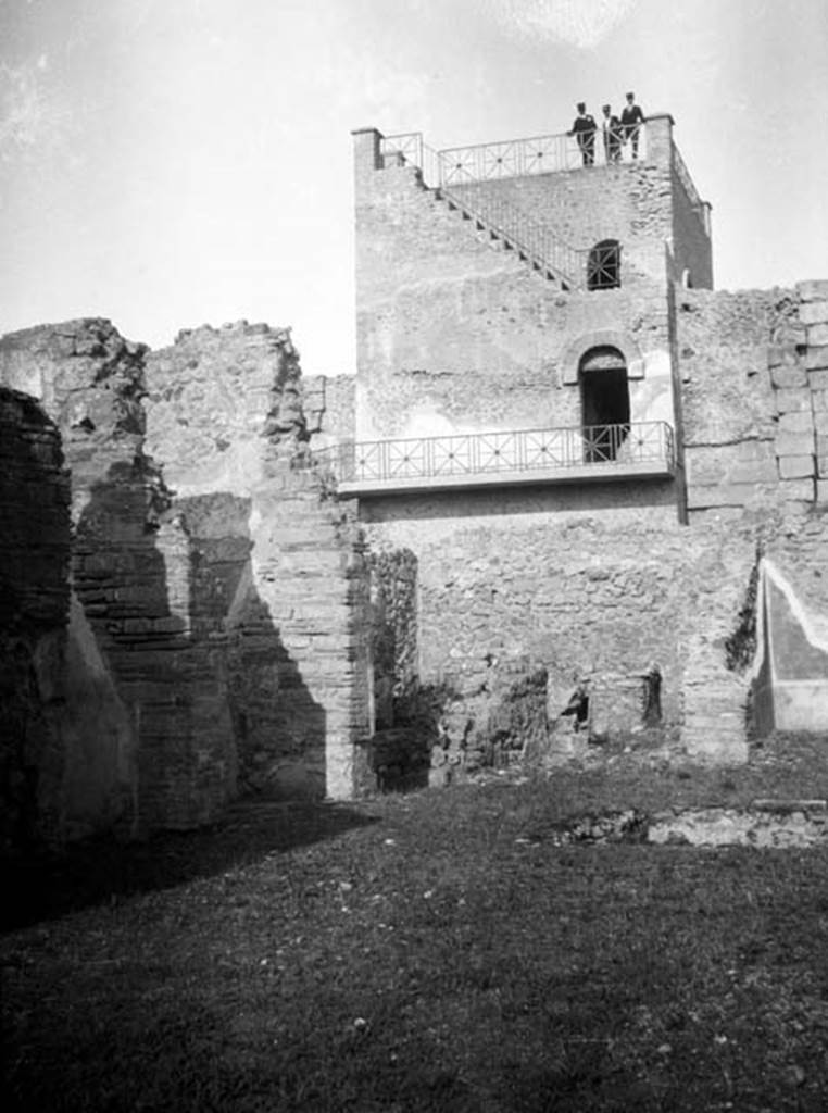 231224 Bestand-D-DAI-ROM-W.633.jpg
6.9.1 Pompeii. W633. Looking north inside atrium towards north-west corner and Tower XI, at rear. In the north-west corner was room 13, the kitchen containing steps to upper floor and latrine, in centre of photo. Room 12, an oecus was on the right side of the kitchen.
Photo by Tatiana Warscher. With kind permission of DAI Rome, whose copyright it remains.
See http://arachne.uni-koeln.de/item/marbilderbestand/231224
According to Warscher, “this photo was taken from the south end of the atrium. One could see the impluvium, a part of the kitchen, a part of ala “K”, and the section of the walls that separated the fauces, and room “d”.
See Warscher, T, 1938: Codex Topographicus Pompejanus, Regio VI, insula 9: Pars prima, (no.14), DAIR, Rome.
