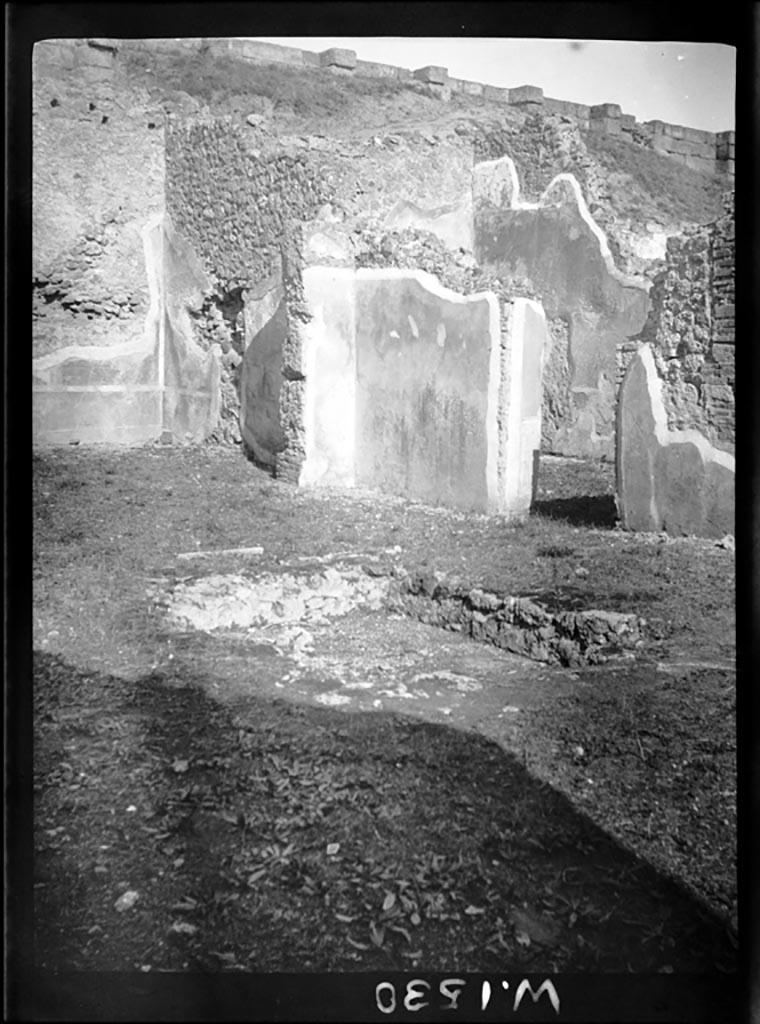 VI.9.1 Pompeii. W1530. North-east corner of atrium,
On the left would have been room 12, the oecus with the open doorway into the atrium.
The doorway in the east wall of the atrium, on the right, would have led into a large triclinium.
Photo by Tatiana Warscher. Photo © Deutsches Archäologisches Institut, Abteilung Rom, Arkiv.
According to Warscher, this photo showed the atrium and ala “K”.
The atrium had a rectangular shape, it was wider than it was longer, size 8,10m + 4,10m.
The impluvium (sized 2,60m + 1.50m) would have been covered with marble, as shown by a piece that one can see in the border.
See Warscher, T, 1938: Codex Topographicus Pompejanus, Regio VI, insula 9: Pars prima, (no.11), DAIR, Rome.