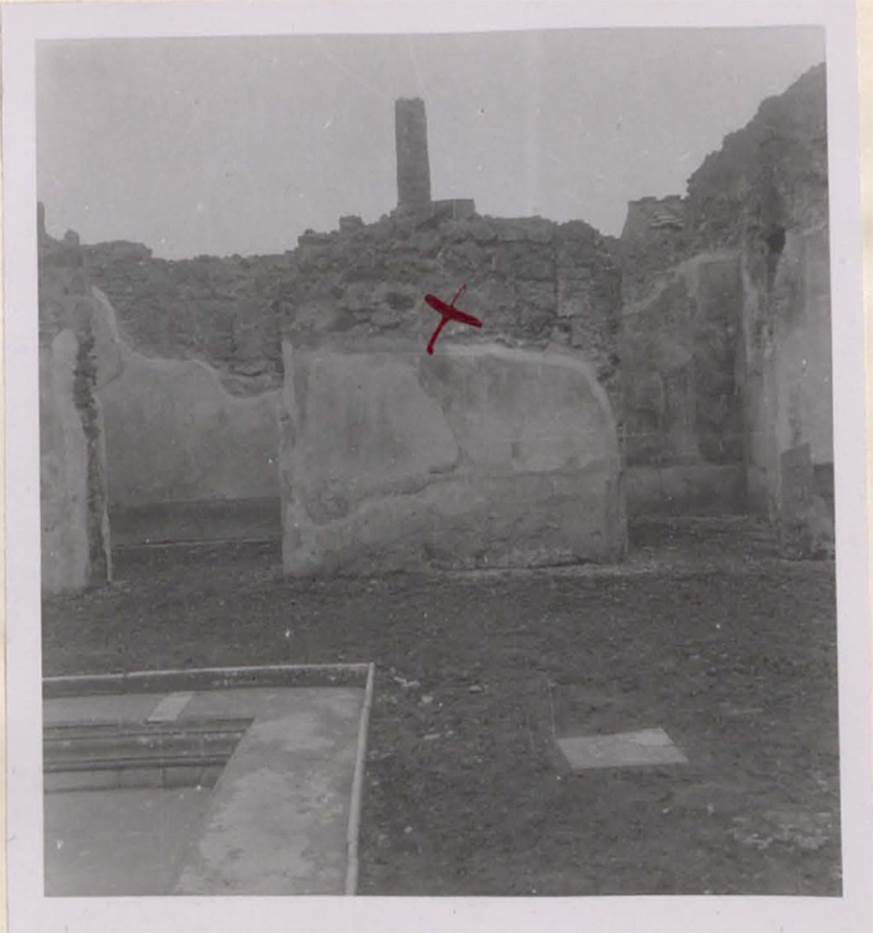 VI.9.2 Pompeii. Pre-1943. Looking towards south wall of atrium between doorways to rooms 13 and 12.
�X� marks the spot where the painting below was found.
According to Warscher �
The painting "Myth of Apollo" was located on the south wall section between rooms 12 and 13.
There was no trace of the painting around this central painting.
(La pittura �Mito di Apollo� trovavasi sulla sezione della parete sud fra le stanze 12 e 13. 
Non era rimasta nessuna traccia della pittura intorno questo quadro centrale.)
See Warscher, T. 1942. Catalogo illustrato degli affreschi del Museo Nazionale di Napoli. Sala LXXXII. Vol.4. Rome, Swedish Institute
