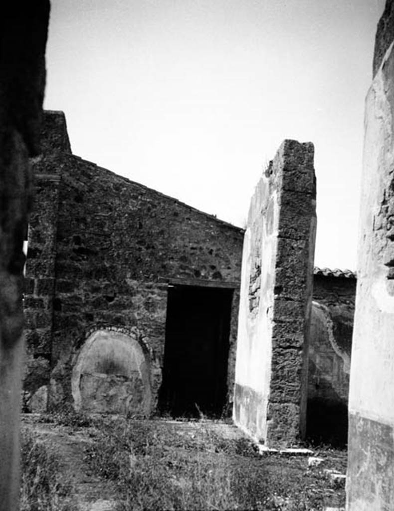 231715 Bestand-D-DAI-ROM-W.501.jpg
VI.9.2 Pompeii. W.501. Looking west to north-west corner of atrium, with doorway to room 29, centre, and peristyle, on right.
Photo by Tatiana Warscher. VI.9.2 Pompeii. W.501. 
Looking west to north-west corner of atrium, with doorway to room 29, centre, and peristyle, on right.
Photo by Tatiana Warscher. Photo � Deutsches Arch�ologisches Institut, Abteilung Rom, Arkiv. 

