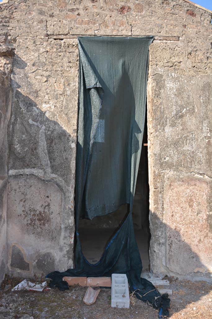 VI.9.3 Pompeii. September 2019. 
Doorway to cubiculum 3, on south side of entrance corridor/fauces.
Foto Annette Haug, ERC Grant 681269 D�COR.

