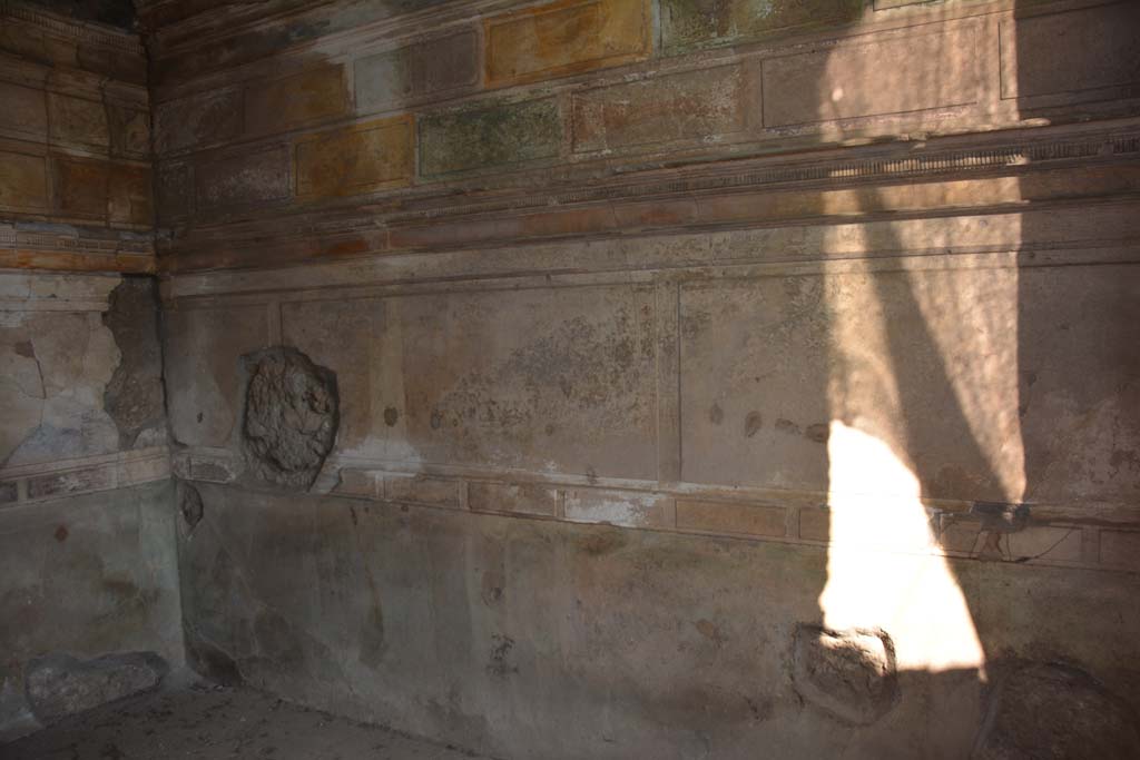 VI.9.3 Pompeii. September 2019. Cubiculum 3, north-west corner and north wall.
Foto Annette Haug, ERC Grant 681269 D�COR.
