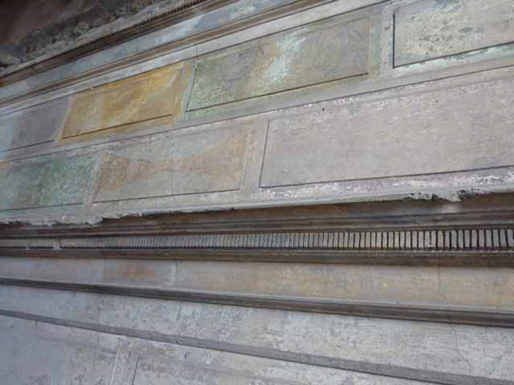 VI.9.3 Pompeii. October 2010. North wall of cubiculum 3, on south side of entrance doorway decorated in the first style. Photo courtesy of Gabriele Gro�e.
