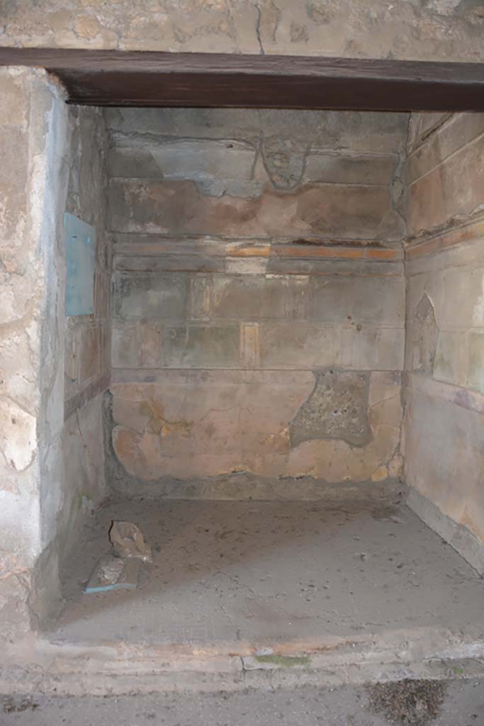VI.9.3 Pompeii. September 2019. 
Room 3, looking south in alcove on south side of cubiculum.
Foto Annette Haug, ERC Grant 681269 D�COR.

