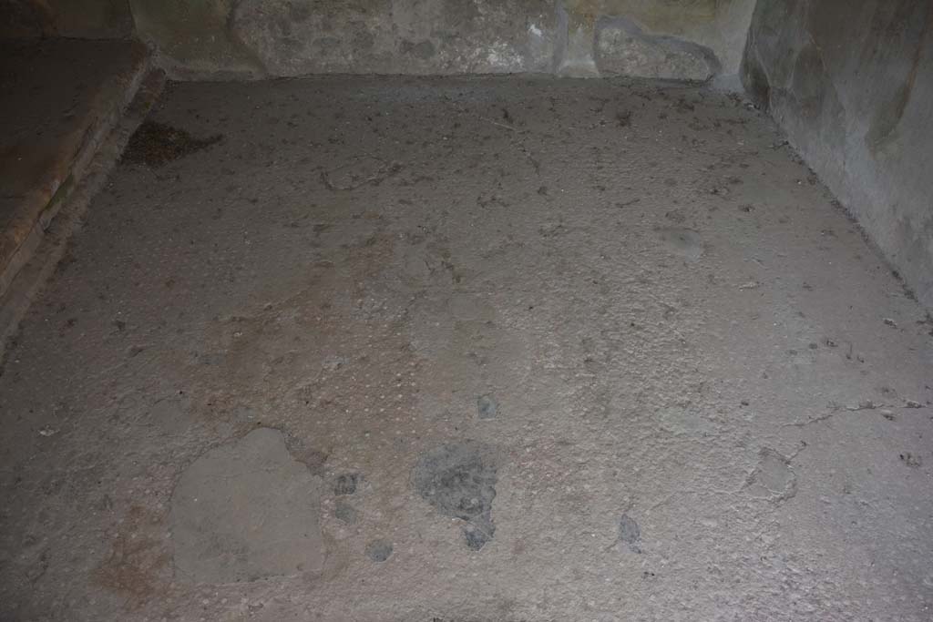 VI.9.3 Pompeii. September 2019. Alcove in cubiculum 3, detail of flooring.
Foto Annette Haug, ERC Grant 681269 D�COR.
