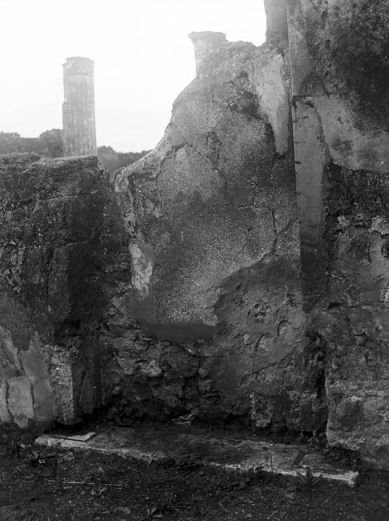 VI.9.3 Pompeii. W682. 
Room 4, south side of atrium, with blocked doorway that would have led to the Corinthian atrium of VI.9.5.
Photo by Tatiana Warscher. Photo � Deutsches Arch�ologisches Institut, Abteilung Rom, Arkiv. 
