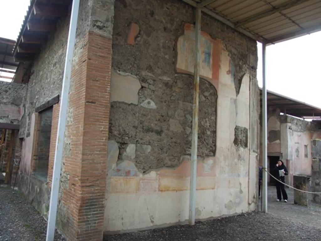 VI.9.6 Pompeii. March 2009. Room 9. Tablinum. South wall from garden area.