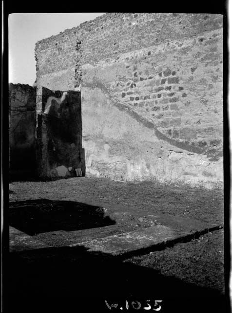 VI.9.7 Pompeii. March 2009. Room 18, remains of painted lararium on west wall, in north-west corner of kitchen.