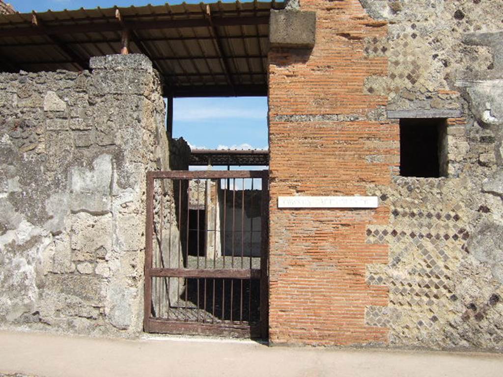 VI.9.7 Pompeii. September 2004. Entrance. Whilst being excavated on 26th March 1828, a signet/seal was discovered here in the soil with the inscription - 
Cn(aei) Cateron()
Eutychi    [CIL X 8058, 13]  
See Pagano, M. and Prisciandaro, R., 2006. Studio sulle provenienze degli oggetti rinvenuti negli scavi borbonici del regno di Napoli.  Naples : Nicola Longobardi. (p.138)
See Della Corte, M., 1965.  Case ed Abitanti di Pompei. Napoli: Fausto Fiorentino. (p.52)

