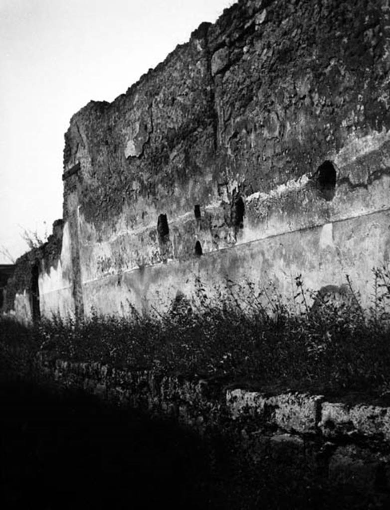 231332 Bestand-D-DAI-ROM-W.0944.jpg
VI.9.9 Pompeii. W944. Entrance doorway and façade on Vicolo del Fauno, looking south.
Photo by Tatiana Warscher. With kind permission of DAI Rome, whose copyright it remains.
See http://arachne.uni-koeln.de/item/marbilderbestand/231332