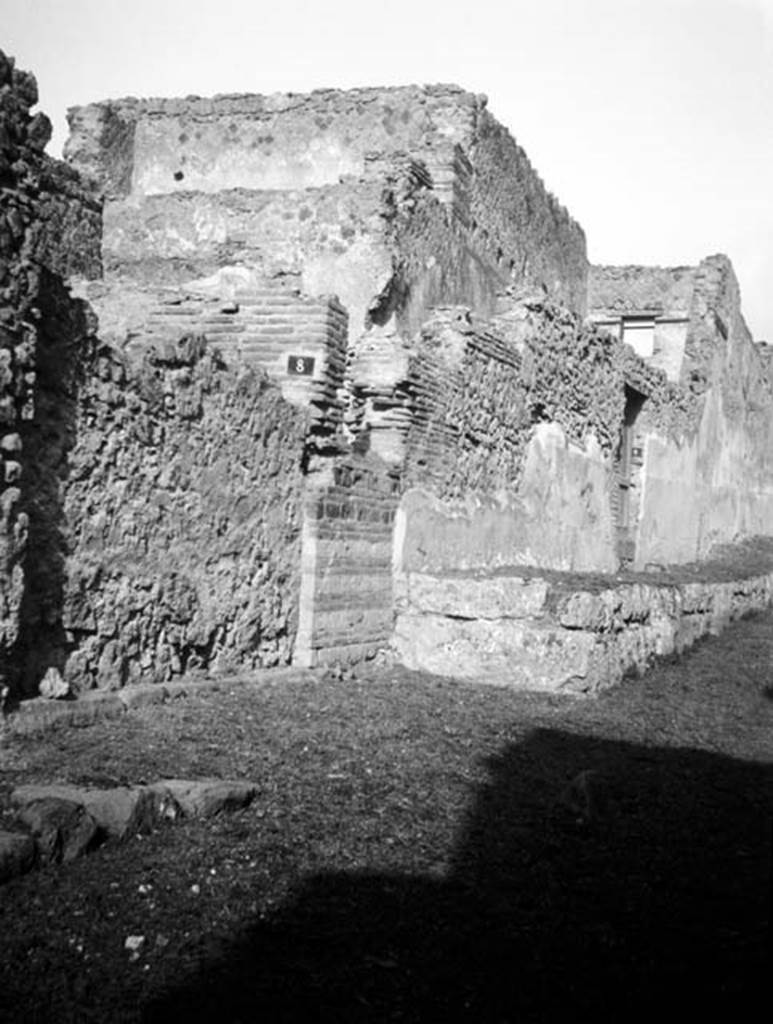 231849 Bestand-D-DAI-ROM-W.1112.jpg
VI.9.8/9 Pompeii. W.1112. Entrance doorways on west side of Vicolo del Fauno, looking north.
Photo by Tatiana Warscher. With kind permission of DAI Rome, whose copyright it remains.
See http://arachne.uni-koeln.de/item/marbilderbestand/231849