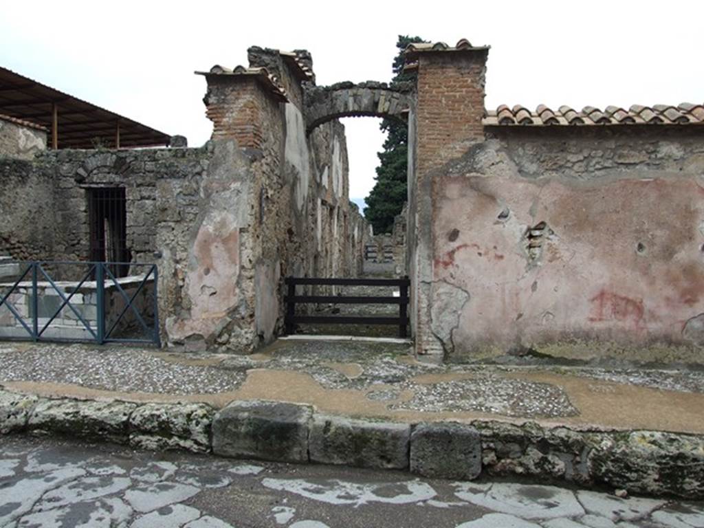 VI.10.2 Pompeii. December 2006. Plaster on outside walls.