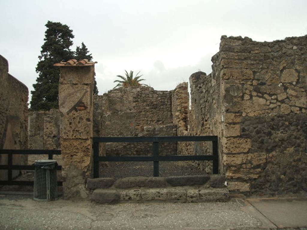 VI.10.5 Pompeii. May 2005. Looking west to entrance doorway on Via di Mercurio.
On the right, south wall, would have been the steps to the upper floor.

According to Della Corte, a certain Primus lived and worked in the shop immediately next to the caupona of Caprasia.
Found on the wall was � Primus rog(at)    [CIL IV 170]
See Della Corte, M., 1965. Case ed Abitanti di Pompei. Napoli: Fausto Fiorentino. (p.56)

According to Pagano and Prisciandaro, found in October 1827 painted on the wall was �
L(ucium) Veranium Hypsaeum
quinq(uennalem) d(ignum) r(ei) p(ublicae) o(ro) v(os) f(aciatis)
Primus rog(at)    [CIL IV 170]

See Pagano, M. and Prisciandaro, R., 2006. Studio sulle provenienze degli oggetti rinvenuti negli scavi borbonici del regno di Napoli. Naples: Nicola Longobardi, (p.137)   PAH II, 201.

The Epigraphic Database Roma records the writing as "red?" and locates it on the outside wall     [CIL IV 170]

