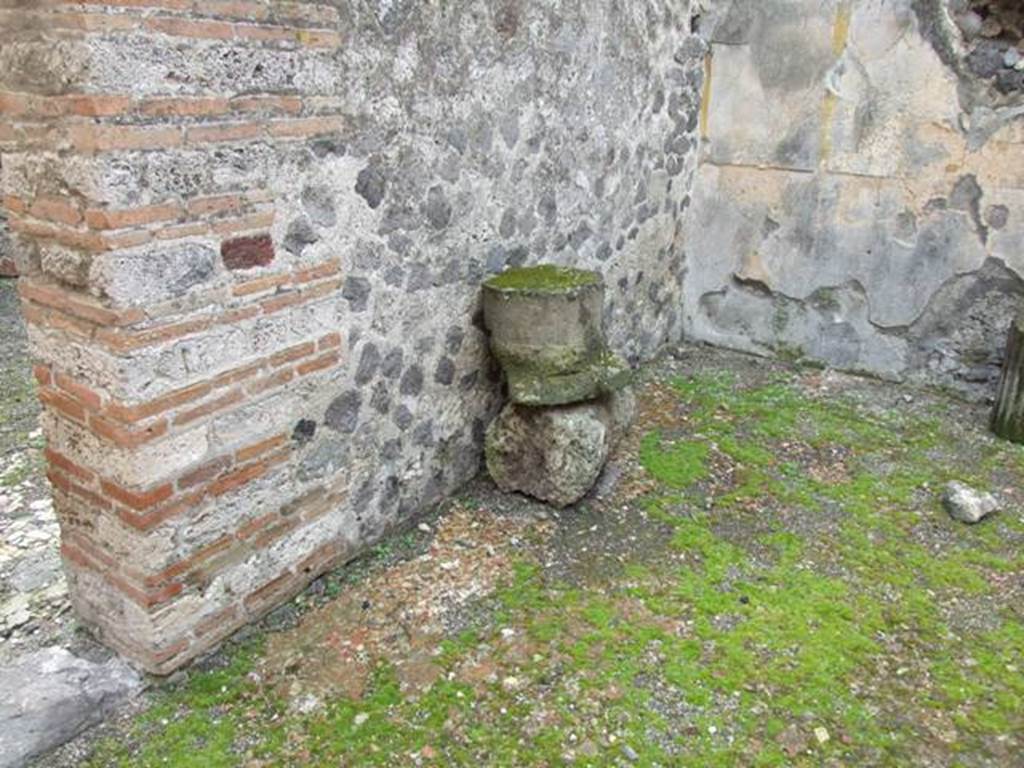 VI.10.6 Pompeii. March 2009. Room 14. Exedra. South wall.