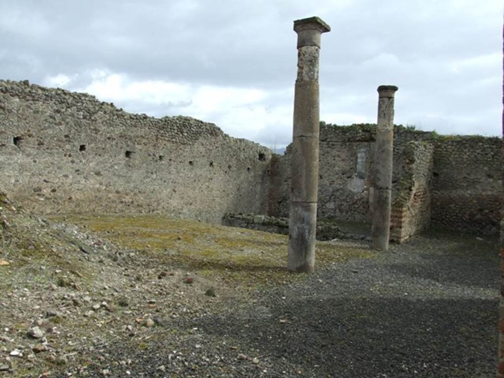 VI.10.6 Pompeii. March 2009. Room 15. Rear garden area. This had a two sided portico supported by four columns.