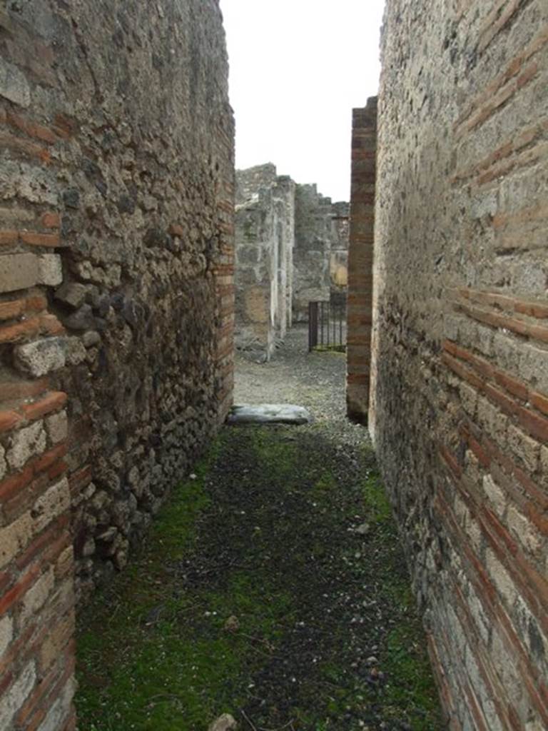 VI.10.6 Pompeii. March 2009. Room 12. Corridor to front of house.