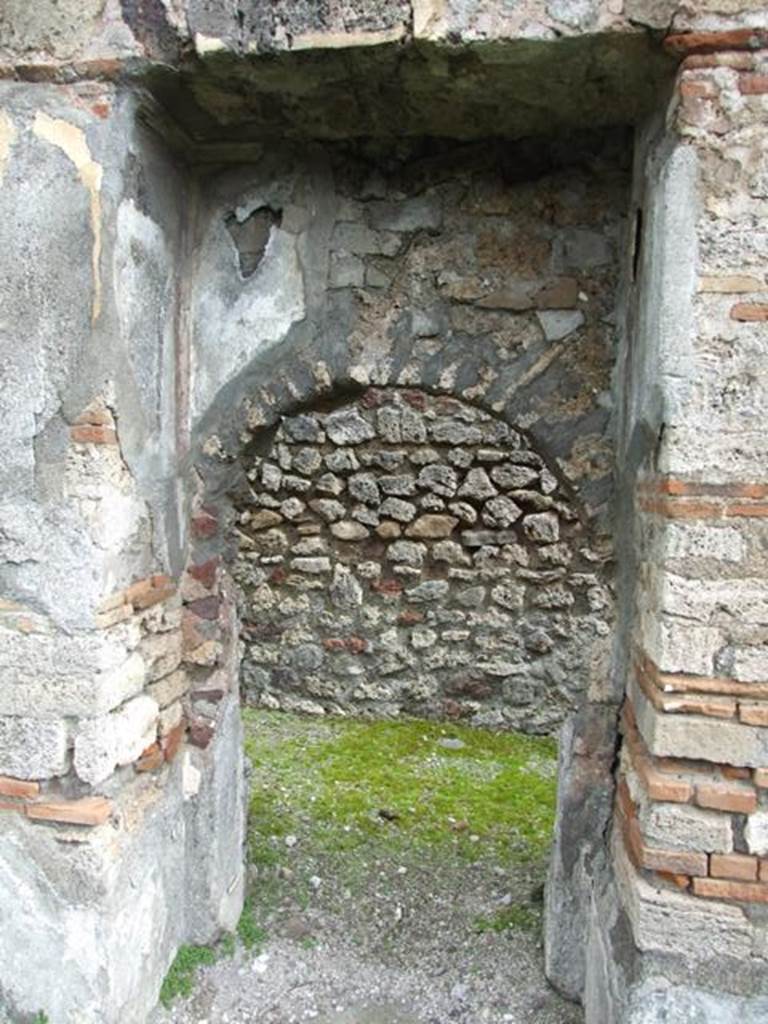 VI.10.7 Pompeii. March 2009. Room 15. Garden area. East side. Arched doorway to corridor on east side.
