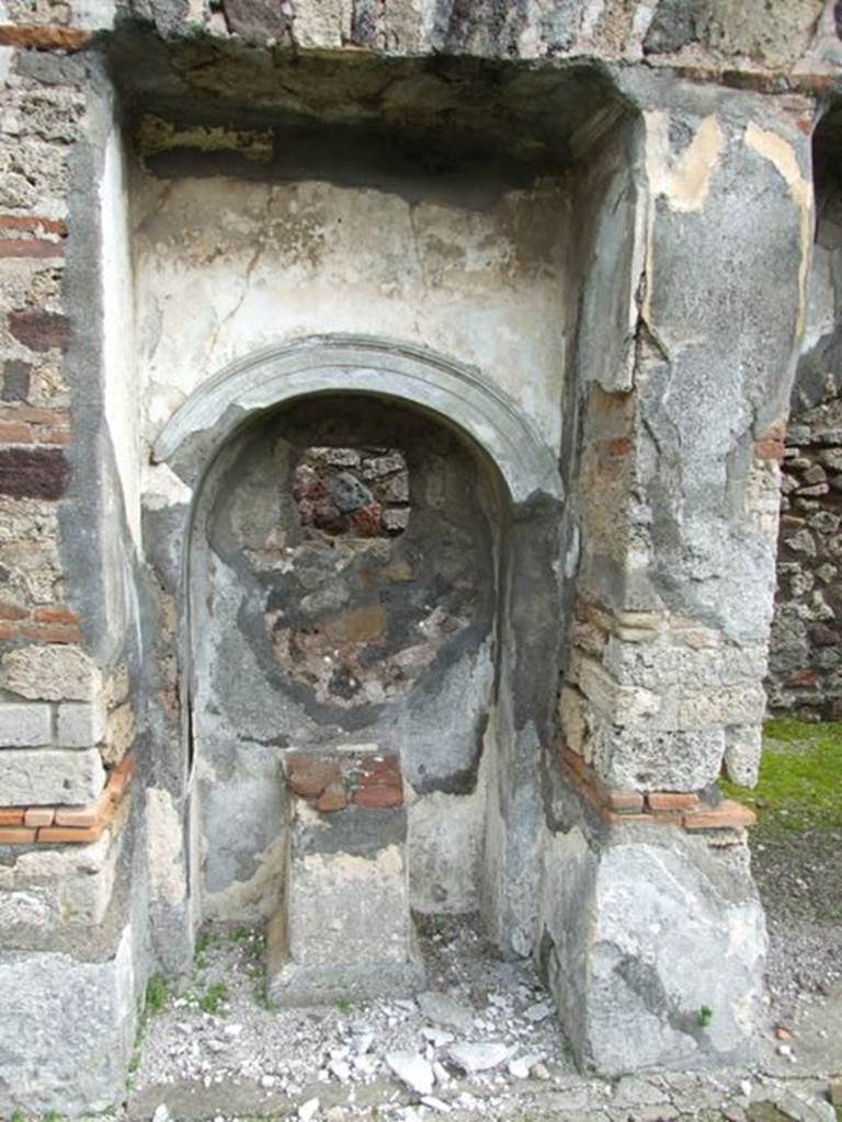VI.10.7 Pompeii. March 2009. Room 15. Garden area. East side. Arched recess 12.