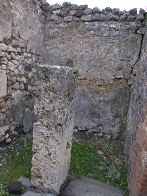 VI.10.11 Pompeii. December 2004. Atrium.