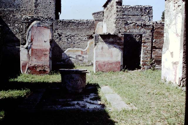 VI.10.11 Pompeii. March 2009. Room 4.