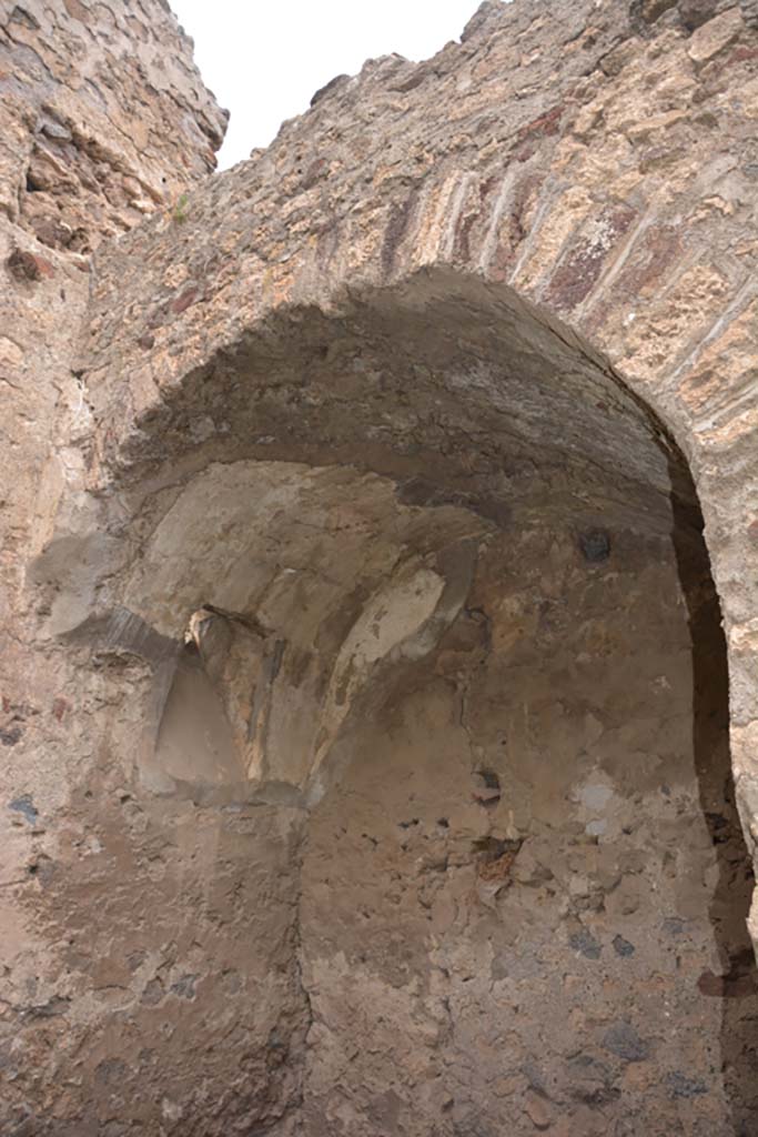 VI.11.9 Pompeii. October 2017. Room 8, larger arched recess at west end of north wall.
Foto Annette Haug, ERC Grant 681269 D�COR

