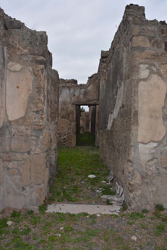 VI.11.9 Pompeii. October 2017.
Doorway to corridor 15 on north side of atrium leading to services, baths and bakery area.
Foto Annette Haug, ERC Grant 681269 D�COR.

