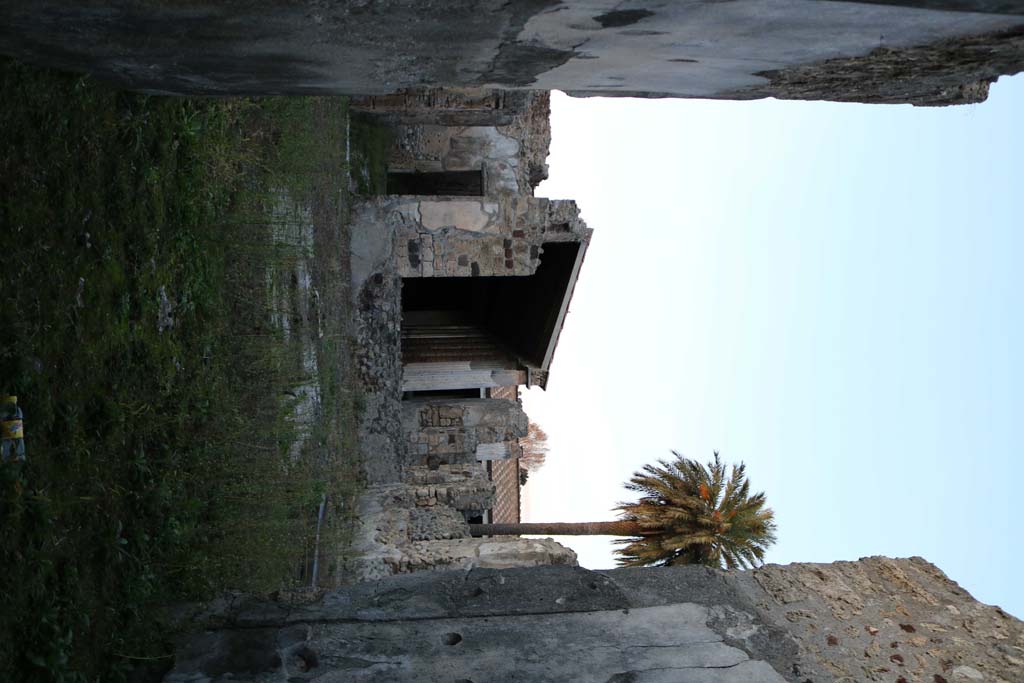 VI.11.9 Pompeii. March 2009. Room 26, east side of doorway in north wall.