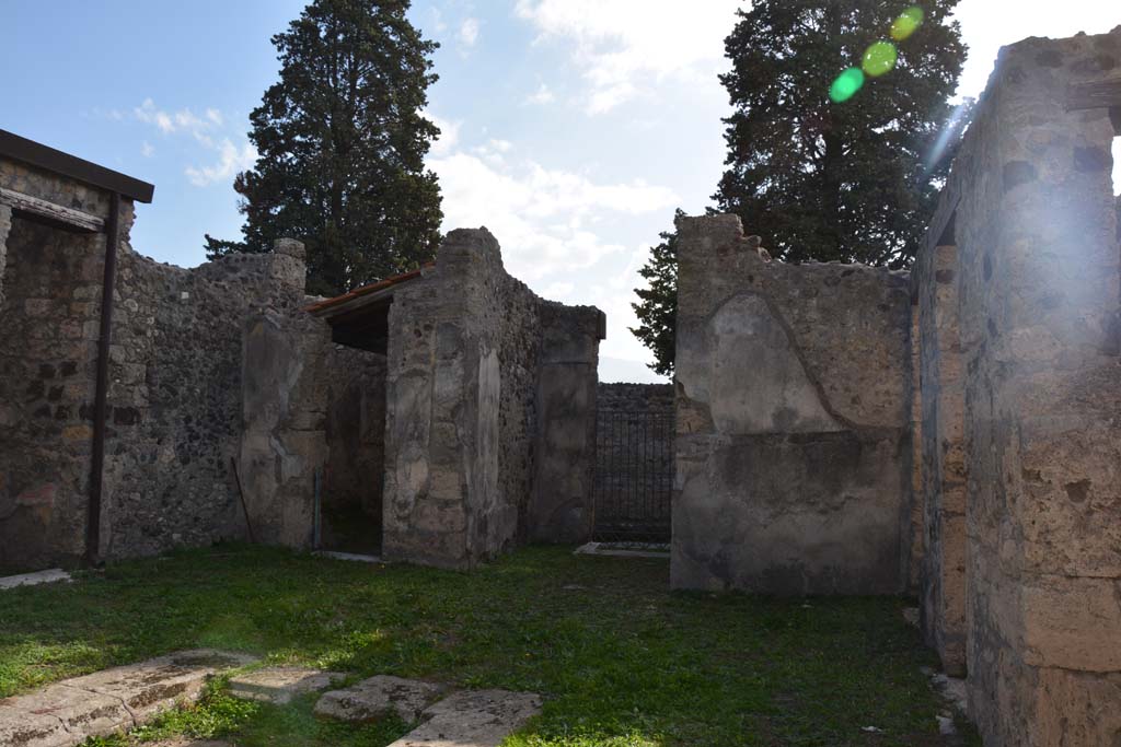 VI.11.9 Pompeii. October 2017. Room 3, looking south across atrium towards entrance doorway, in centre.
Foto Annette Haug, ERC Grant 681269 D�COR

