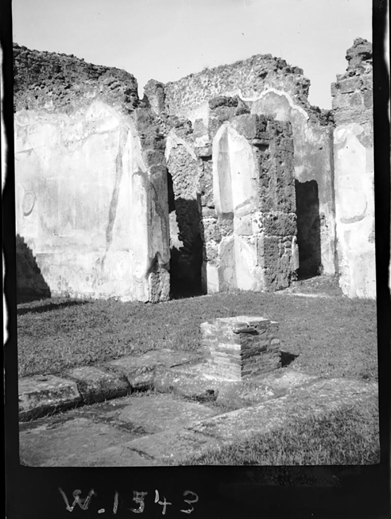 VI.11.9 Pompeii. W.1543. 
Looking north-west across atrium towards rooms 7, 8 and entrance to corridor 15, on right. 
Photo by Tatiana Warscher. Photo � Deutsches Arch�ologisches Institut, Abteilung Rom, Arkiv.
