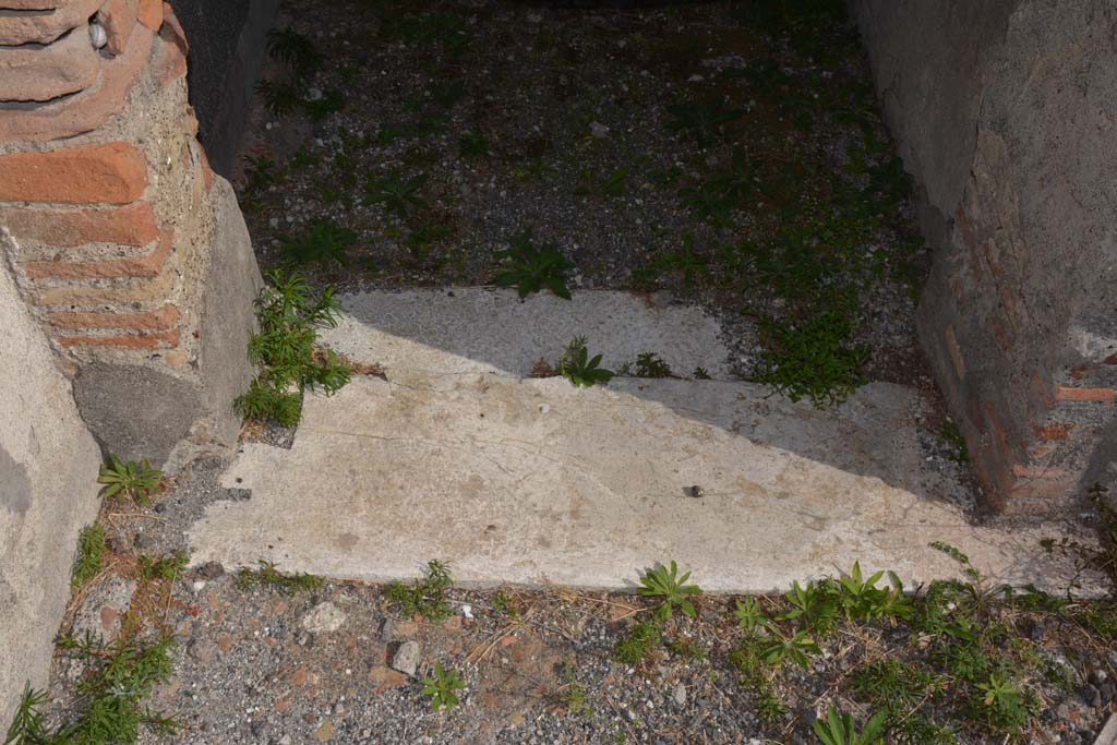 VI.11.9 Pompeii. October 2017. Room 48, looking east across threshold of doorway to corridor.
Foto Annette Haug, ERC Grant 681269 D�COR

