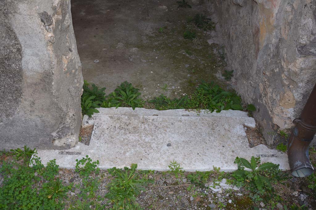 VI.11.9 Pompeii. October 2017. Room 29, doorway threshold looking east from atrium of VI.11.9.
Foto Annette Haug, ERC Grant 681269 D�COR

