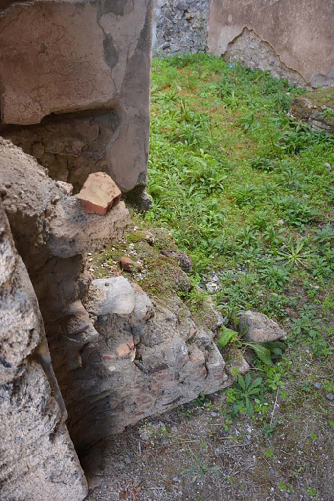 VI.11.9 Pompeii. October 2017. Room 2, structure against north wall on east side of doorway.
Foto Annette Haug, ERC Grant 681269 D�COR


