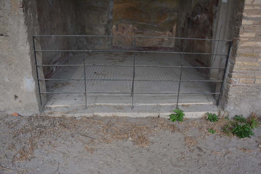 VI.11.10 Pompeii. October 2017. Room 42, looking towards doorway threshold from north portico.
Foto Annette Haug, ERC Grant 681269 D�COR
