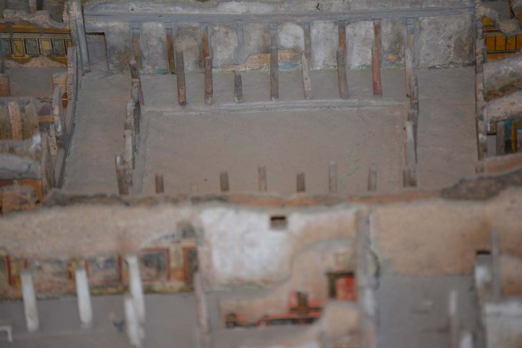 VI.11.9/10 Pompeii. July 2017. Peristyle 36, looking towards west portico.
In the upper left, the west wall of room 38 can be seen, followed by the doorway into the long corridor leading to the services, baths and bakery areas.
From cork model in Naples Archaeological Museum.
Foto Annette Haug, ERC Grant 681269 D�COR.

