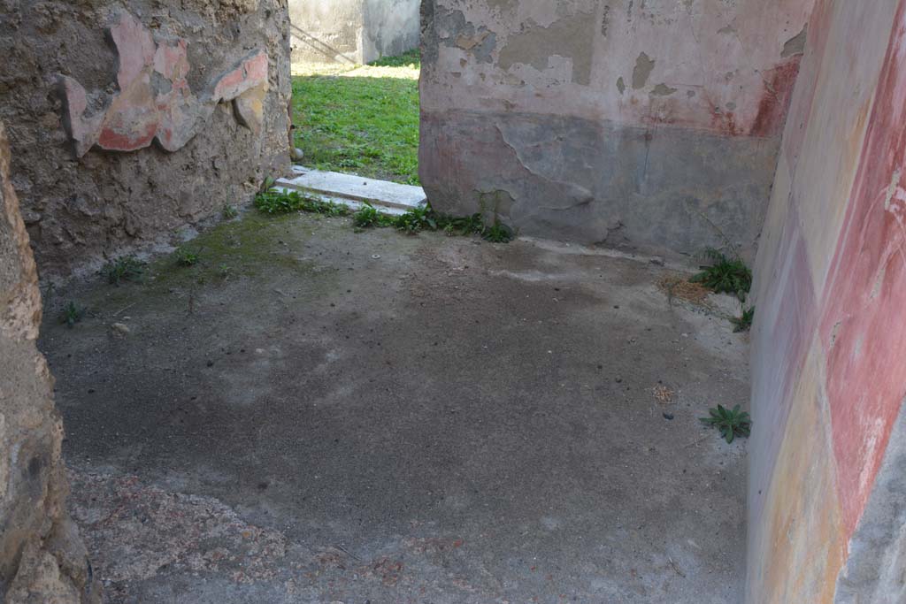 VI.11.10 Pompeii. October 2017. Room 29, looking across flooring towards other doorway in west wall into atrium 3 of VI.11.9.
Foto Annette Haug, ERC Grant 681269 D�COR
