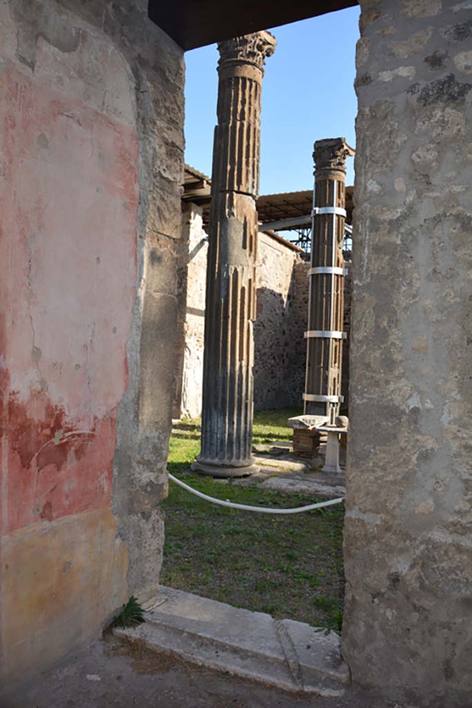 VI.11.10 Pompeii. October 2017. 
Room 29, doorway in east wall into atrium 27 of VI.11.10.
Foto Annette Haug, ERC Grant 681269 D�COR

