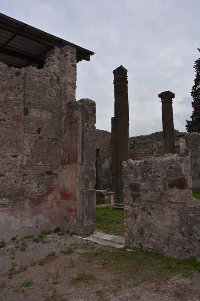 VI.11.10 Pompeii. October 2017.
Room 35, doorway to atrium in south wall in south-east corner.
Foto Annette Haug, ERC Grant 681269 DÉCOR
