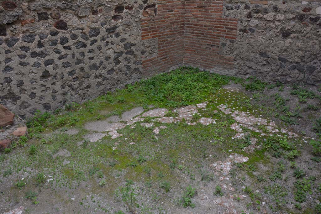 VI.11.10 Pompeii. October 2017. Room 26, looking across flooring towards south-east corner.
Foto Annette Haug, ERC Grant 681269 D�COR

