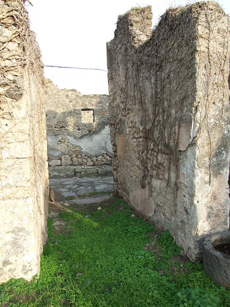 VI.11.19 Pompeii. December 2007.
Looking east out through entrance doorway (1) into Vicolo del Labirinto, from atrium.