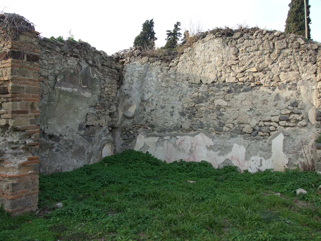 VI.11.19 Pompeii. December 2007. Triclinium (6) in north-west corner.
Looking towards west wall, on left, and north wall, on right, with remains of painted plaster.