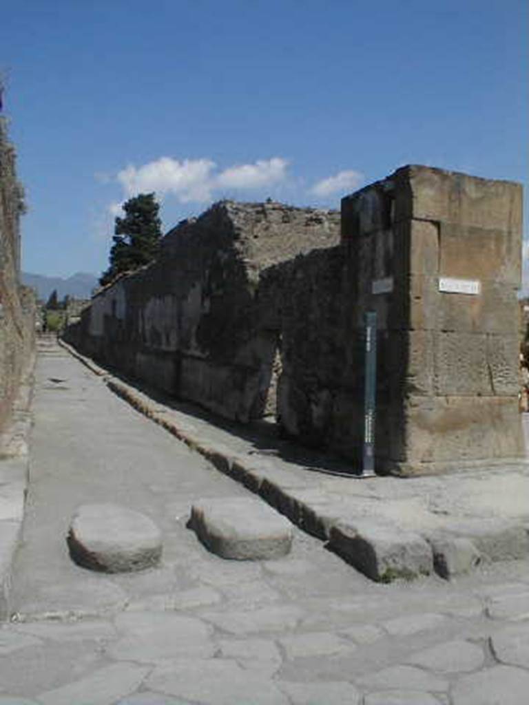 VI.12.1 Shop.  Part of Casa del Fauno.  
Linked to VI.12.2, VI.12.3, VI.12.5, 
VI.12.7, and VI.12.8.

Vico del Fauno looking north from Via della Fortuna  VI.12.1
