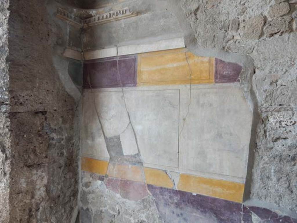 VI.12.2 Pompeii. May 2015. South-east corner of south wall of third room on west side of atrium. Photo courtesy of Buzz Ferebee.

